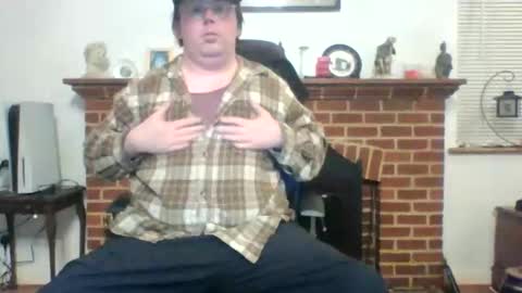 Snapshot of thomsam88 chatting on March 17, 3:22 am Thomsam88 check out my bio for loads of hot videos mmmmmmmmmm online show from March 17, 3:22 am