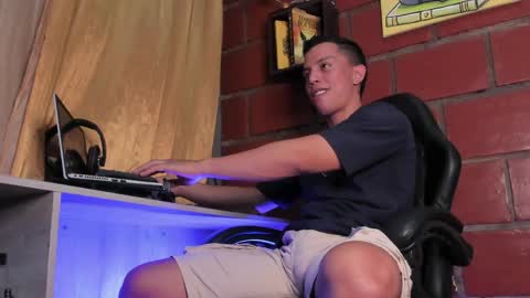 Thoms Every online show from April 21, 1:53 am