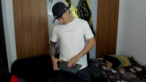 thomson_hot01 online show from January 9, 5:32 am