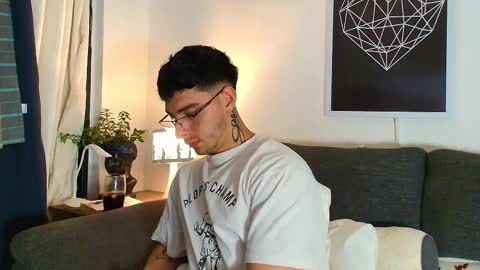 thomylov online show from March 21, 1:43 am