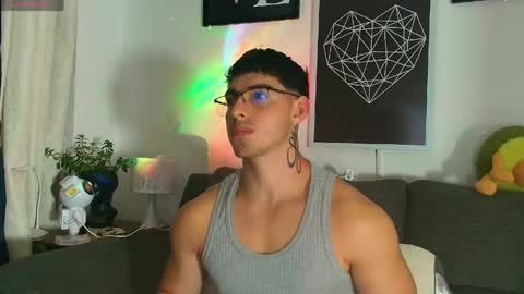 thomylov online show from April 12, 2:27 am