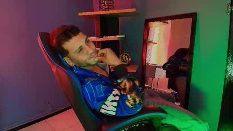 Snapshot of thonixxx_mr chatting on February 24, 10:30 pm Thonixxx mr online show from February 24, 10:30 pm