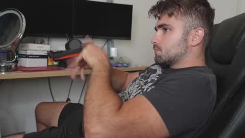 Snapshot of thony_grey chatting on September 29, 10:36 pm Thony Grey online show from September 29, 10:36 pm