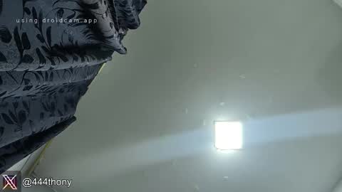 Snapshot of thonyxxx_ chatting on December 16, 2:27 am thonyxxx_ online show from December 16, 2:27 am