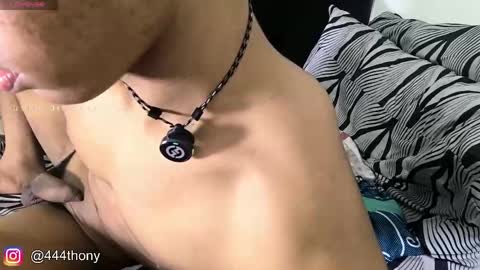 Snapshot of thonyxxx_ chatting on March 1, 6:15 am thonyxxx_ online show from March 1, 6:15 am