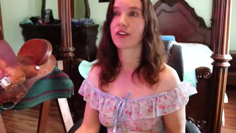 ThornburyRose online show from February 28, 7:04 pm