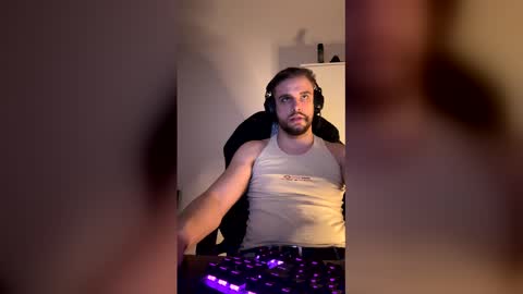 Snapshot of thorodinson03 chatting on February 12, 6:03 pm thorodinson03 online show from February 12, 6:03 pm