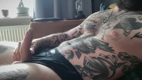 Snapshot of throatface_killah chatting on June 2, 9:00 am throatface_killah online show from June 2, 9:00 am