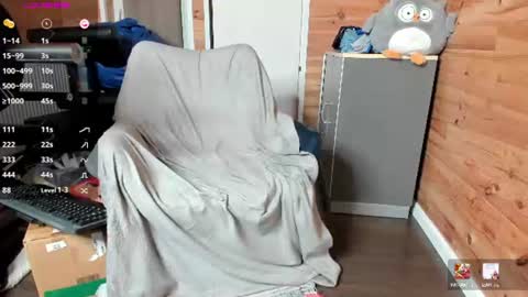 Snapshot of thyleo chatting on June 16, 9:39 pm bigsshark online show from June 16, 9:39 pm