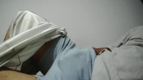 Snapshot of tiago2588 chatting on February 12, 11:41 pm tiago2588 online show from February 12, 11:41 pm