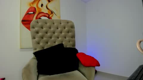 Snapshot of tiago_hannah chatting on January 8, 8:49 am carolina online show from January 8, 8:49 am