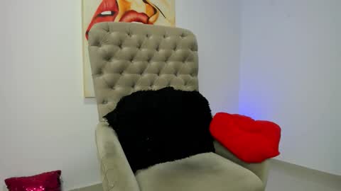 Snapshot of tiago_hannah chatting on January 11, 8:41 am carolina online show from January 11, 8:41 am