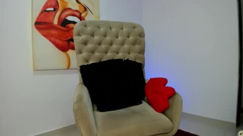 Snapshot of tiago_hannah chatting on March 2, 8:21 am carolina online show from March 2, 8:21 am