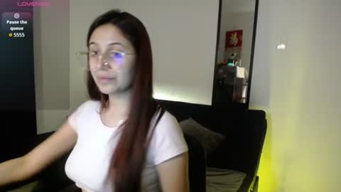 Snapshot of tiana_sweett chatting on June 20, 2:25 am tiana online show from June 20, 2:25 am