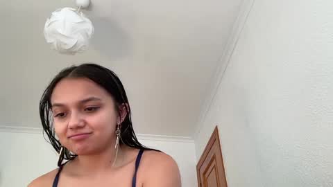 Snapshot of tianale chatting on April 30, 10:54 am Tiana Le online show from April 30, 10:54 am