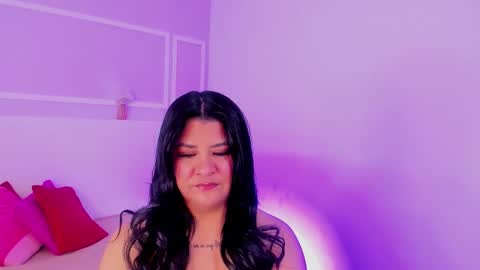 tiannagloww online show from February 14, 6:59 pm