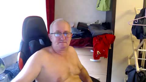 Snapshot of tibort71 chatting on October 10, 12:15 pm tibort71 online show from October 10, 12:15 pm