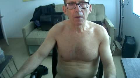 JustMe online show from July 7, 1:26 pm