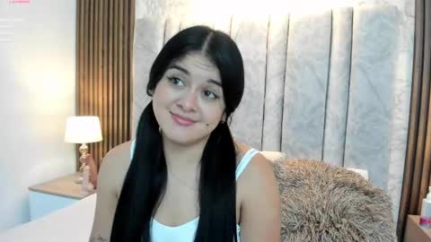 Snapshot of tifany__ross chatting on February 9, 5:29 am Tiff3 online show from February 9, 5:29 am