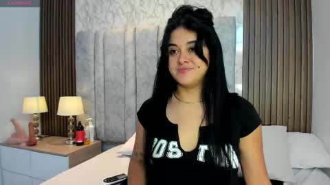 Snapshot of tifany__ross chatting on October 18, 7:36 pm Tiff3 online show from October 18, 7:36 pm