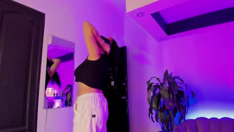 Snapshot of tifanywhite1_ chatting on July 16, 3:56 am online show from July 16, 3:56 am