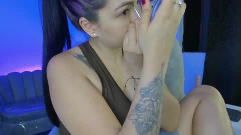 Snapshot of tifanywhite1_ chatting on July 21, 4:37 am online show from July 21, 4:37 am