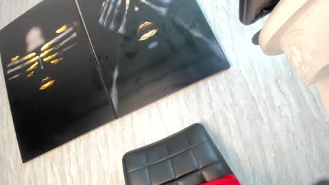 Snapshot of tiff_valentine chatting on January 11, 5:10 am Tiffany online show from January 11, 5:10 am