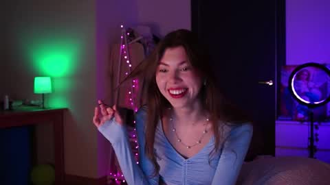 Snapshot of tiffantasy chatting on December 19, 1:56 am Im here on Fridays Saturdays Sundays online show from December 19, 1:56 am