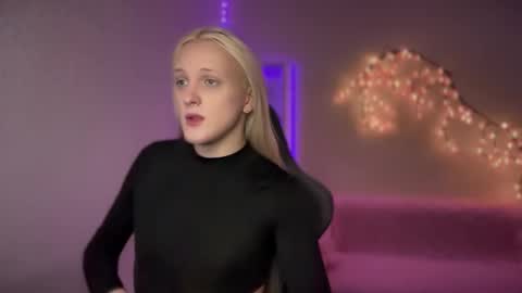 Snapshot of tiffany2005 chatting on October 30, 10:27 am Amira online show from October 30, 10:27 am