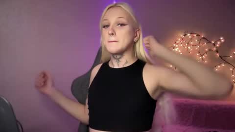 Snapshot of tiffany2005 chatting on November 5, 9:42 am Amira online show from November 5, 9:42 am