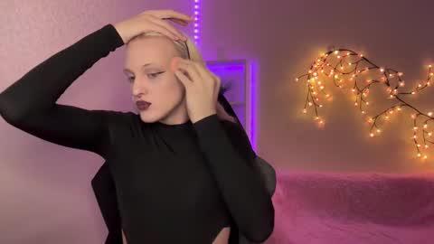 Snapshot of tiffany2005 chatting on November 19, 9:42 am Amira online show from November 19, 9:42 am