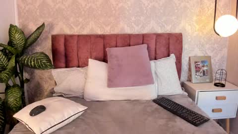 Tiffany Becker online show from December 23, 7:30 pm