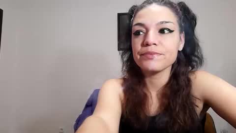 Snapshot of tiffany_chloe chatting on February 26, 9:16 pm Tiffany online show from February 26, 9:16 pm