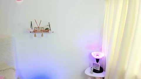 tiffaSTREAMING SCHEDULE 500 am- 1000 GMT-5Colombia hour online show from April 20, 9:16 pm