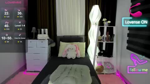 TIFFANY online show from March 26, 7:14 am