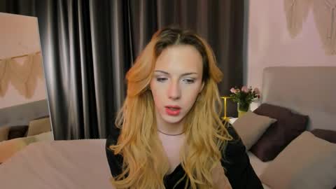 Snapshot of tiffany_king chatting on April 28, 5:34 am Tiffany online show from April 28, 5:34 am