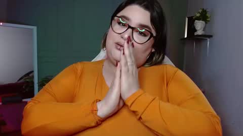 Snapshot of tiffany_laurens chatting on December 6, 6:59 am dont forget ask for custom vids online show from December 6, 6:59 am