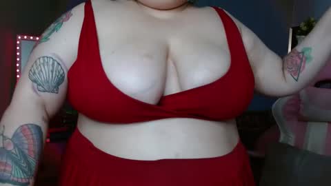 Snapshot of tiffany_laurens chatting on December 8, 12:08 pm dont forget ask for custom vids online show from December 8, 12:08 pm