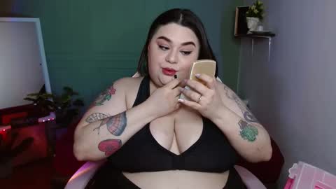 Snapshot of tiffany_laurens chatting on December 29, 6:56 am dont forget ask for custom vids online show from December 29, 6:56 am