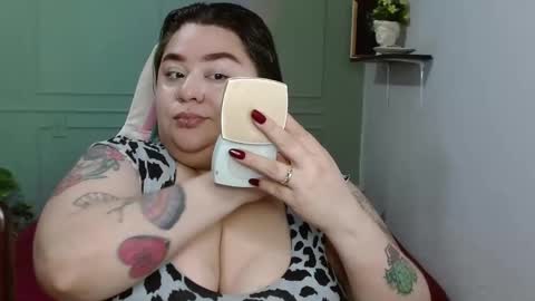 Snapshot of tiffany_laurens chatting on January 6, 6:58 am dont forget ask for custom vids online show from January 6, 6:58 am