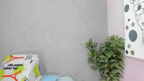 tiffany_mendez online show from December 15, 12:09 pm