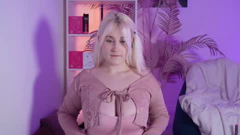 tiffanyjons online show from March 24, 6:02 pm