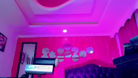 tiffanymackensyy69 online show from April 5, 12:30 am