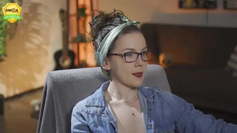 tiffanyriox online show from March 5, 12:50 am