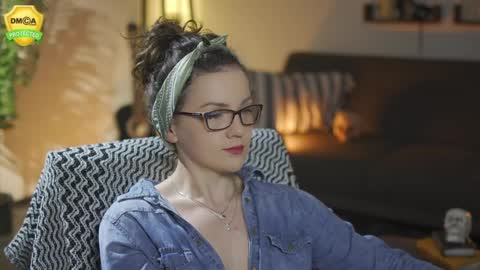 tiffanyriox online show from April 3, 11:47 pm