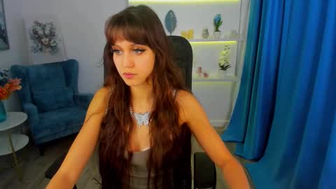 tiffanyyoun online show from November 27, 8:33 pm