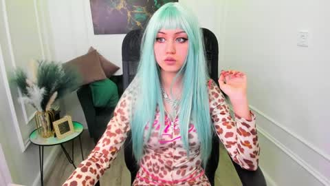 tiffanyyoun online show from April 5, 11:07 am