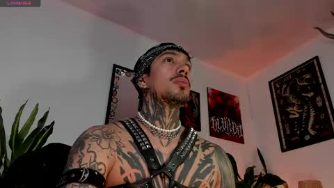 Snapshot of tigerstripes_ chatting on May 26, 2:24 pm Chris online show from May 26, 2:24 pm