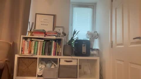 Snapshot of tiggertown chatting on October 5, 1:42 pm Londonlad online show from October 5, 1:42 pm