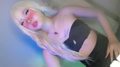 tight_elliana online show from April 13, 10:04 pm